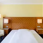Krefelder Hof Hotel 4*