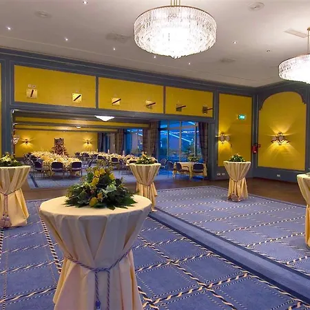 Отель Krefelder Hof Крефельд