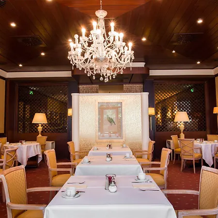 Отель Krefelder Hof 4*